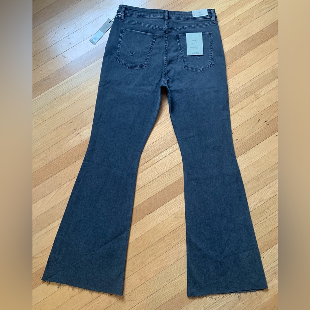 NWT HUDSON HOLLY HI-RISE FLARED WASHED BLACK RAW HEM SOFT STRETCH JEANS SIZE 33 - Picture 2 of 16